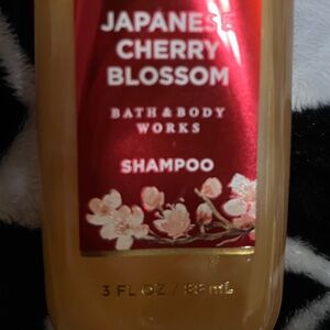 Bath and Body Works Japanese Cherry Blossom shampoo